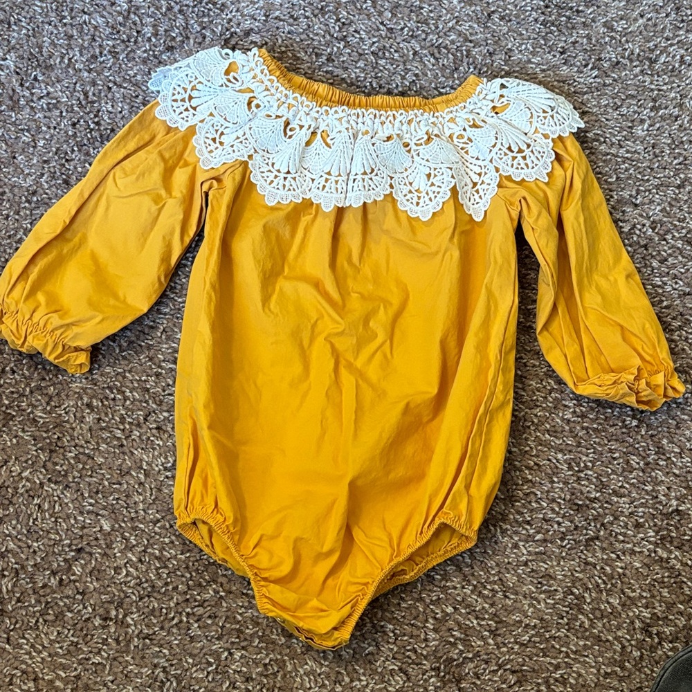 Girls Top/FREE 😍
